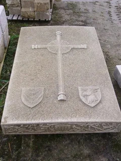 Tombe en pierre